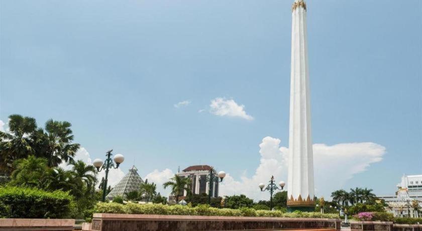V3 Hotel Surabaya Exterior photo